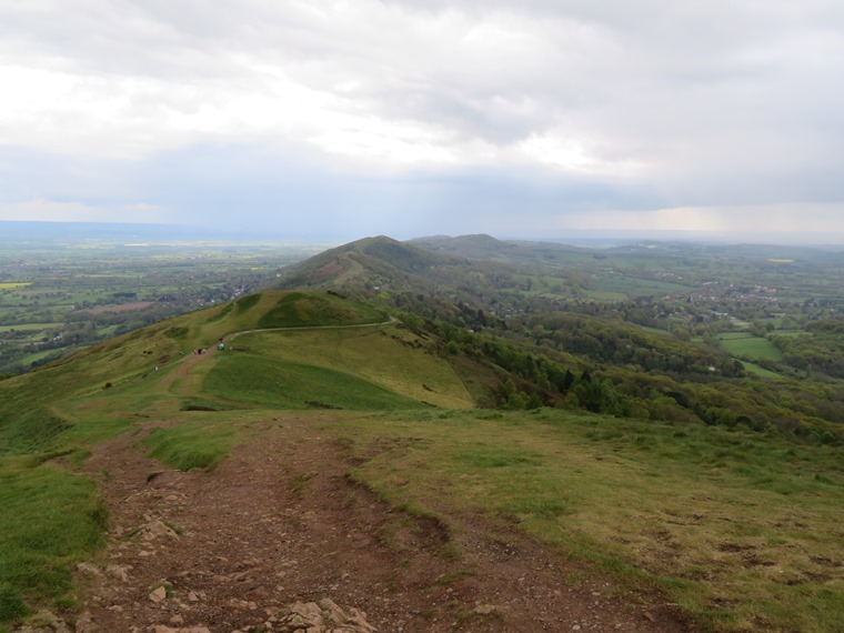 United Kingdom England West, Malvern Hills, South from below Worcestershire Beacon, Walkopedia