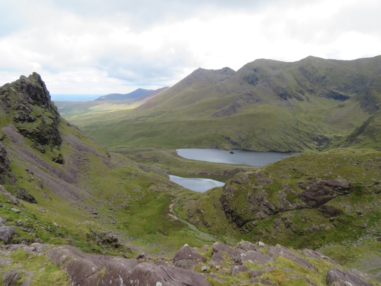 Ireland Kerry Iveragh Peninsula, Carrauntoohil, East along Reeks from Bro O'shea, Walkopedia