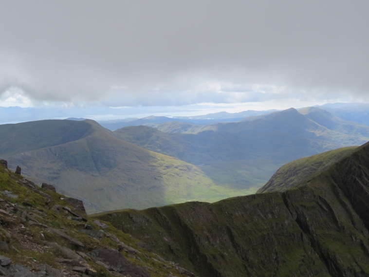 Ireland Kerry Iveragh Peninsula, Carrauntoohil, Ridge toward Caher, Walkopedia