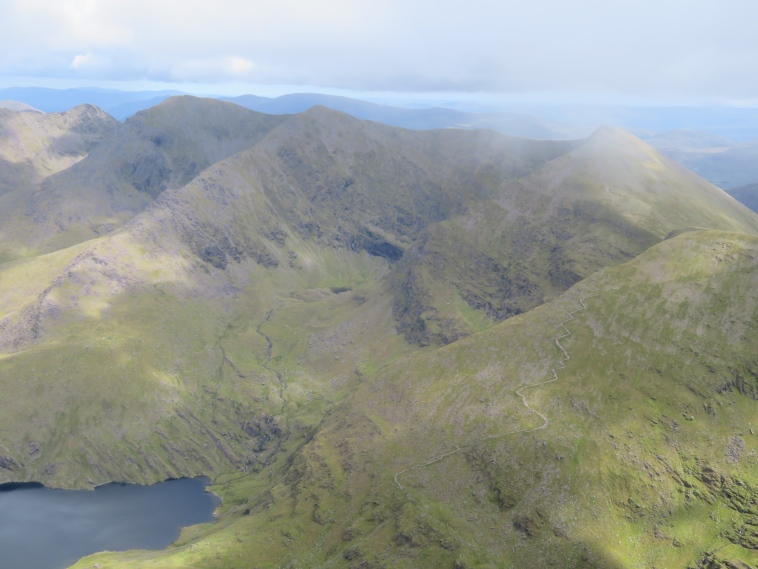 Ireland Kerry Iveragh Peninsula, Carrauntoohil, East along Reeks, Walkopedia