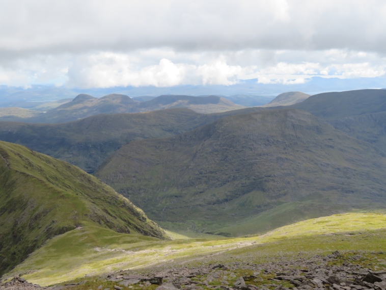 Ireland Kerry Iveragh Peninsula, Carrauntoohil, Main ascent from near summit, Walkopedia