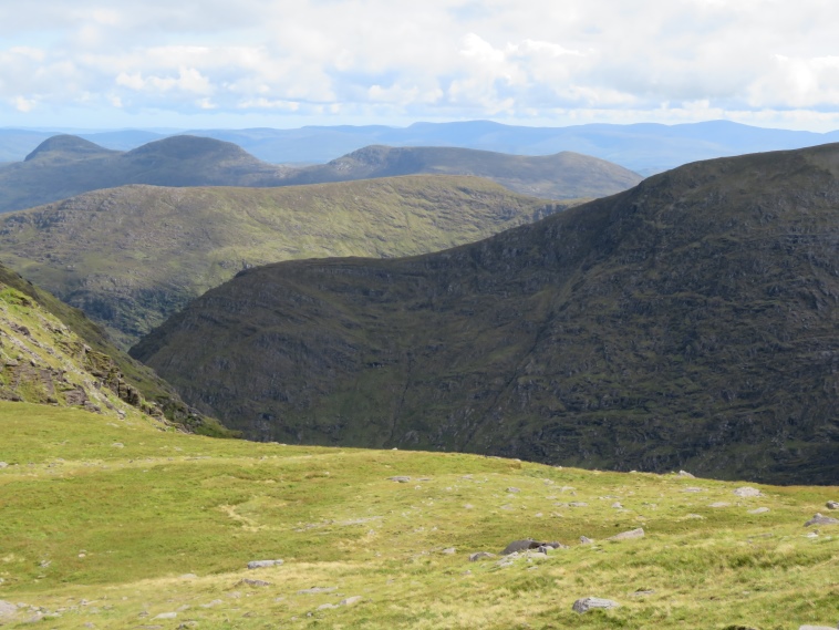 Ireland Kerry Iveragh Peninsula, Carrauntoohil, Looking south, Walkopedia