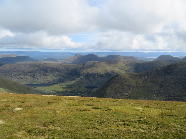 Ireland Kerry Iveragh Peninsula, Carrauntoohil, South from Cnoc na Tionne, Walkopedia