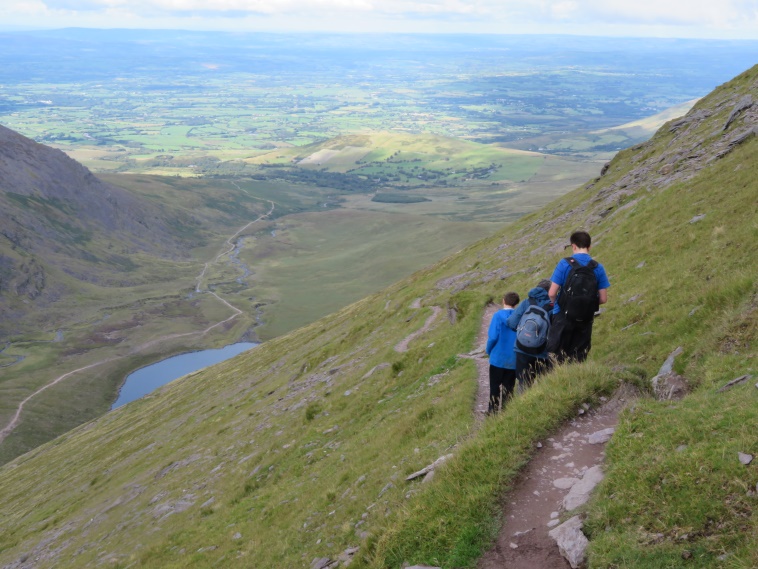 Ireland Kerry Iveragh Peninsula, Carrauntoohil, Descending the zig-zags, Walkopedia