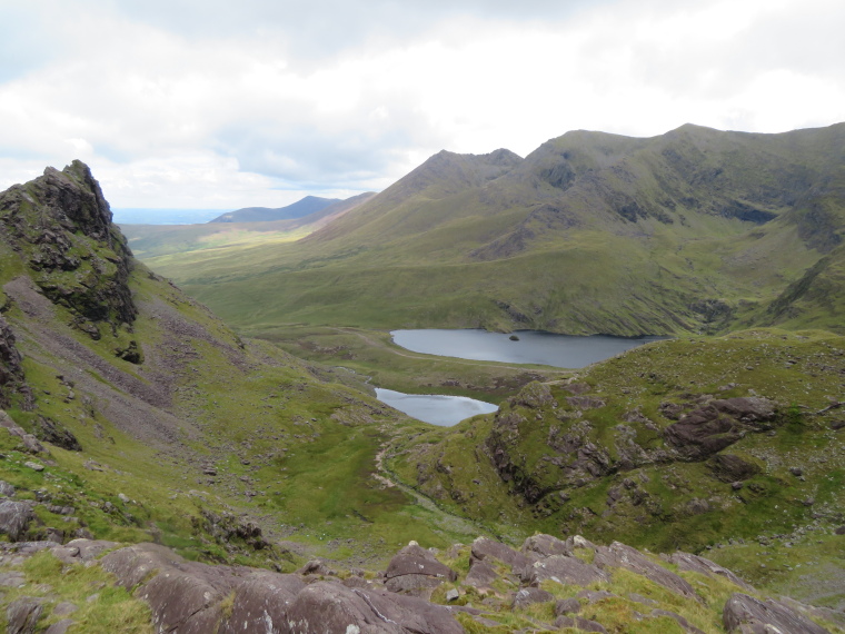 Ireland Kerry Iveragh Peninsula, MacGillycuddy's Reeks, East along Reeks from Bro O'shea, Walkopedia