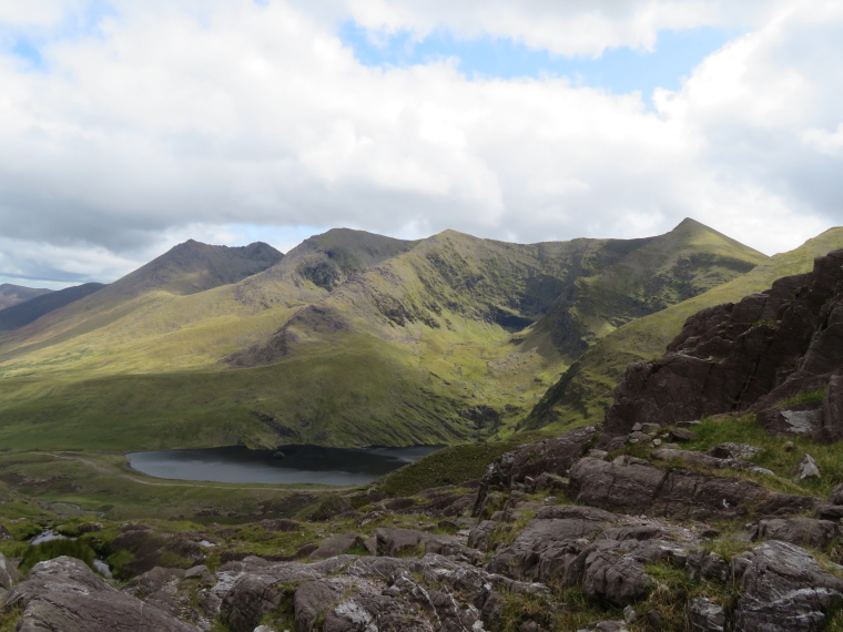 Ireland Kerry Iveragh Peninsula, MacGillycuddy's Reeks, East along Reeks from Bro O'shea, Walkopedia