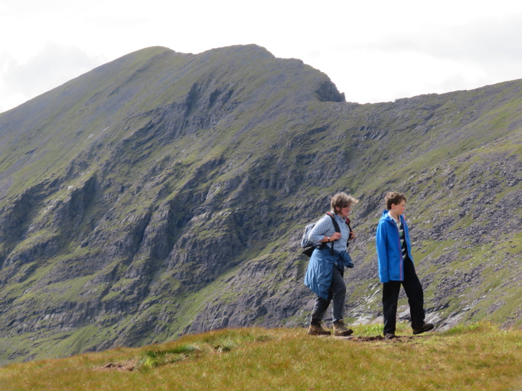 Ireland Kerry Iveragh Peninsula, MacGillycuddy's Reeks, Caher from saddle, Walkopedia