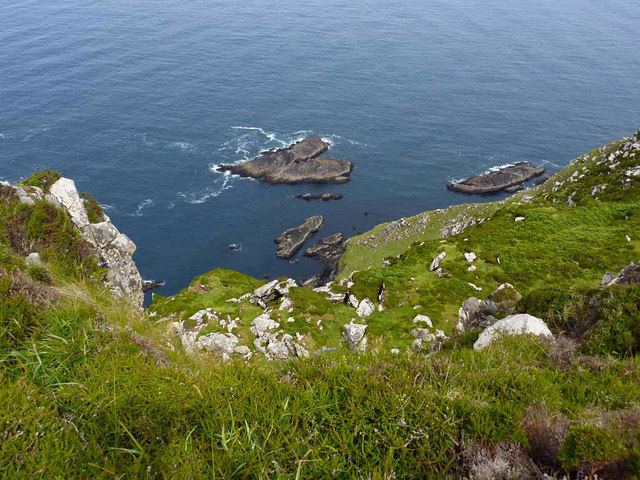 Ireland Kerry Dingle Peninsula, Great Blasket Island, Looking down the cliff, Great Blasket , Walkopedia