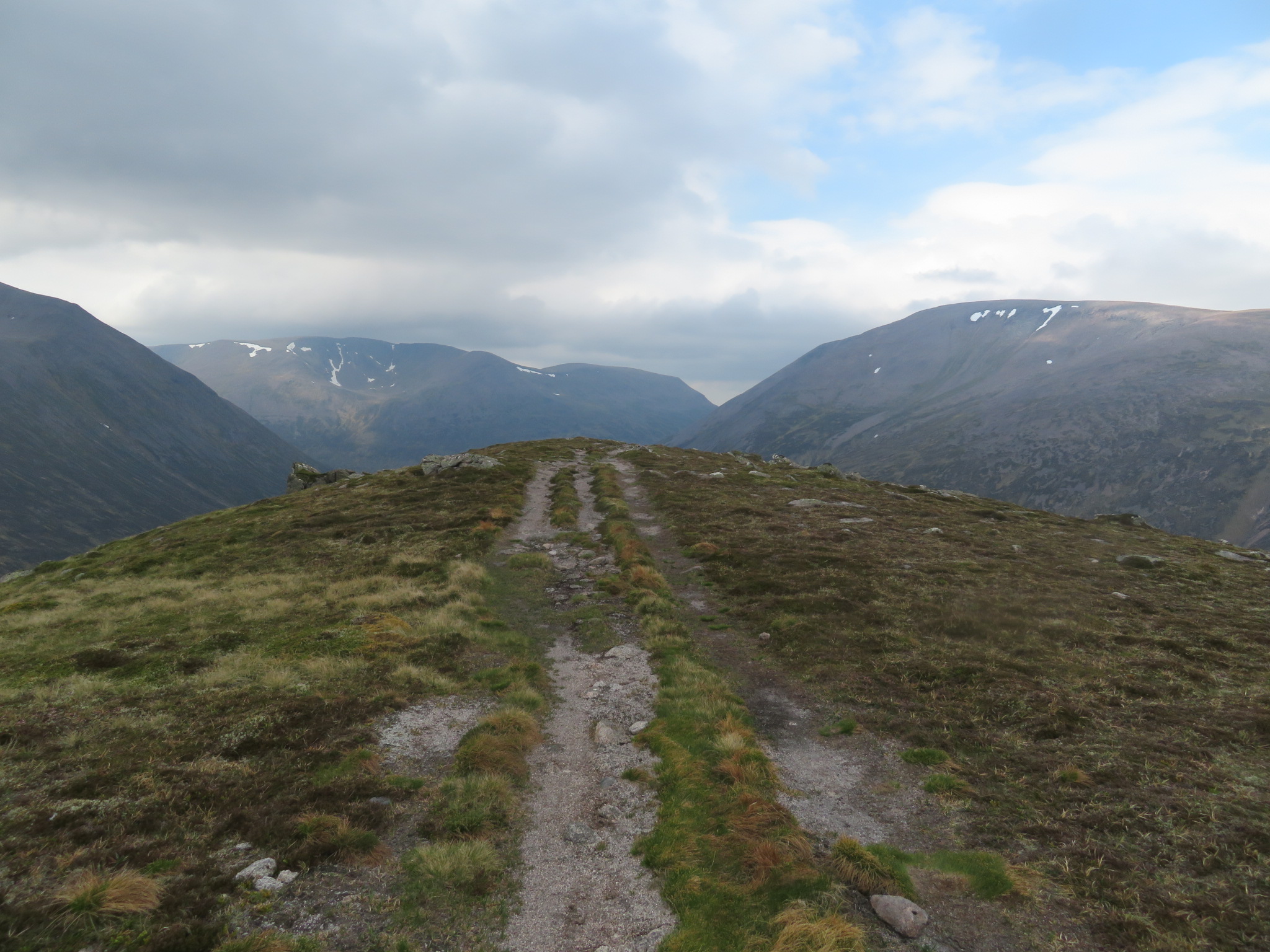 United Kingdom Scotland Cairngorms, Carn a'Mhaim, Carn A Mhaim ridge, Walkopedia