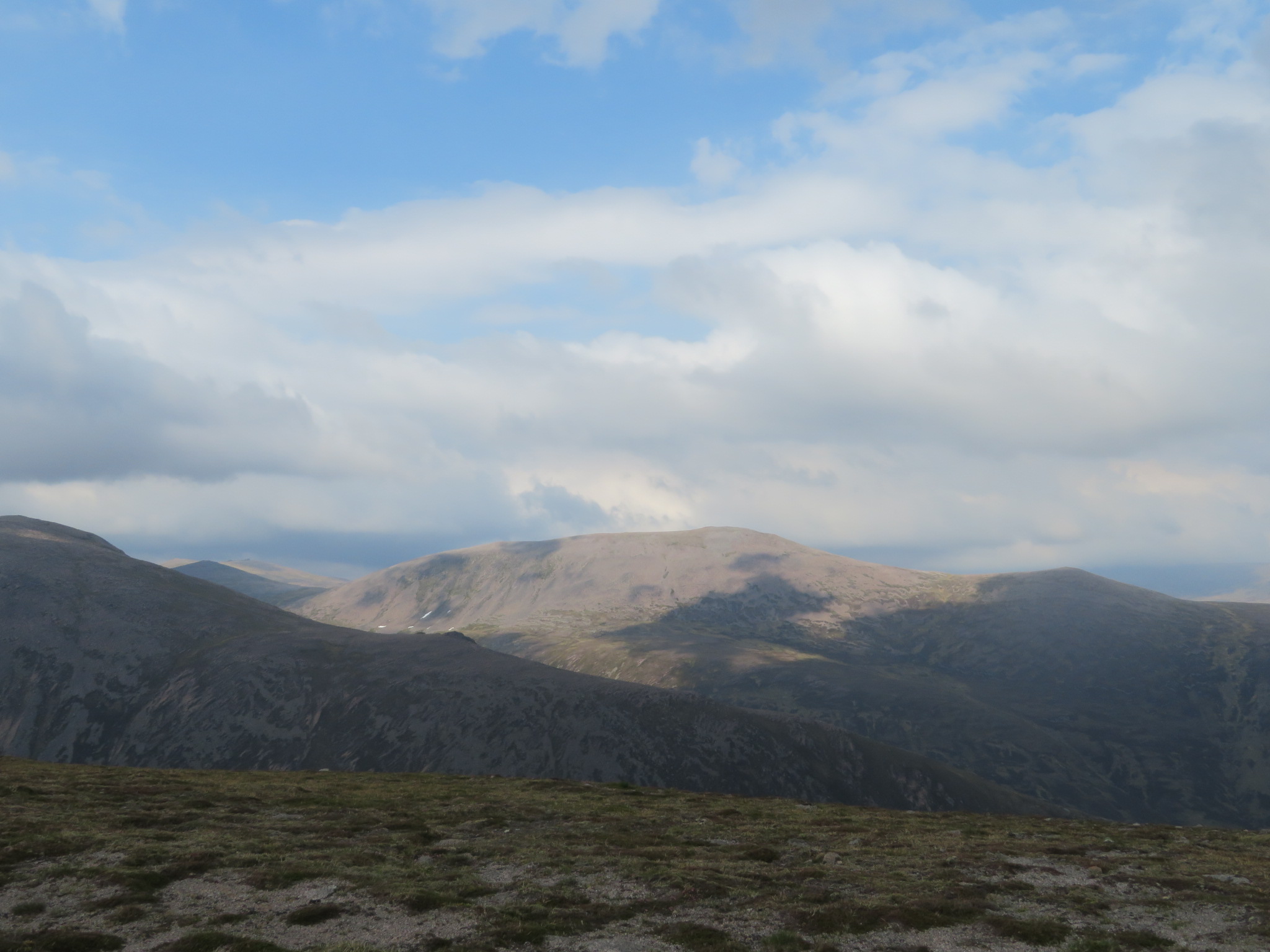 United Kingdom Scotland Cairngorms, Carn a'Mhaim, Derry cairngorm from Carn A Mhaim, Walkopedia