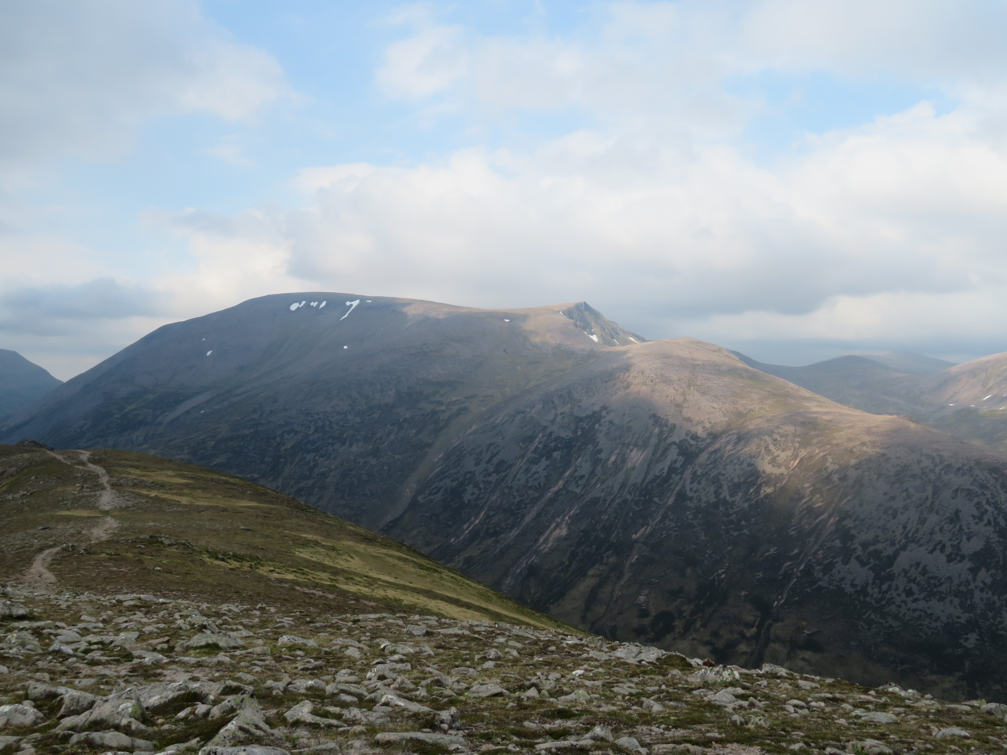 United Kingdom Scotland Cairngorms, Carn a'Mhaim, Ben macdui from Carn A Mhaim ridge, Walkopedia