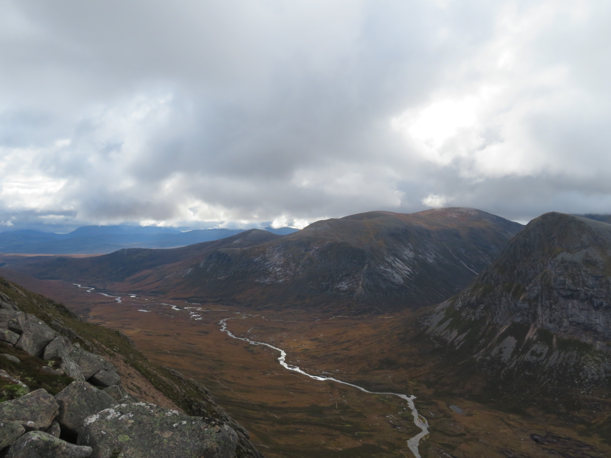 United Kingdom Scotland Cairngorms, Carn a'Mhaim, Upper Glen Dee from Carn a Mhaim, Walkopedia