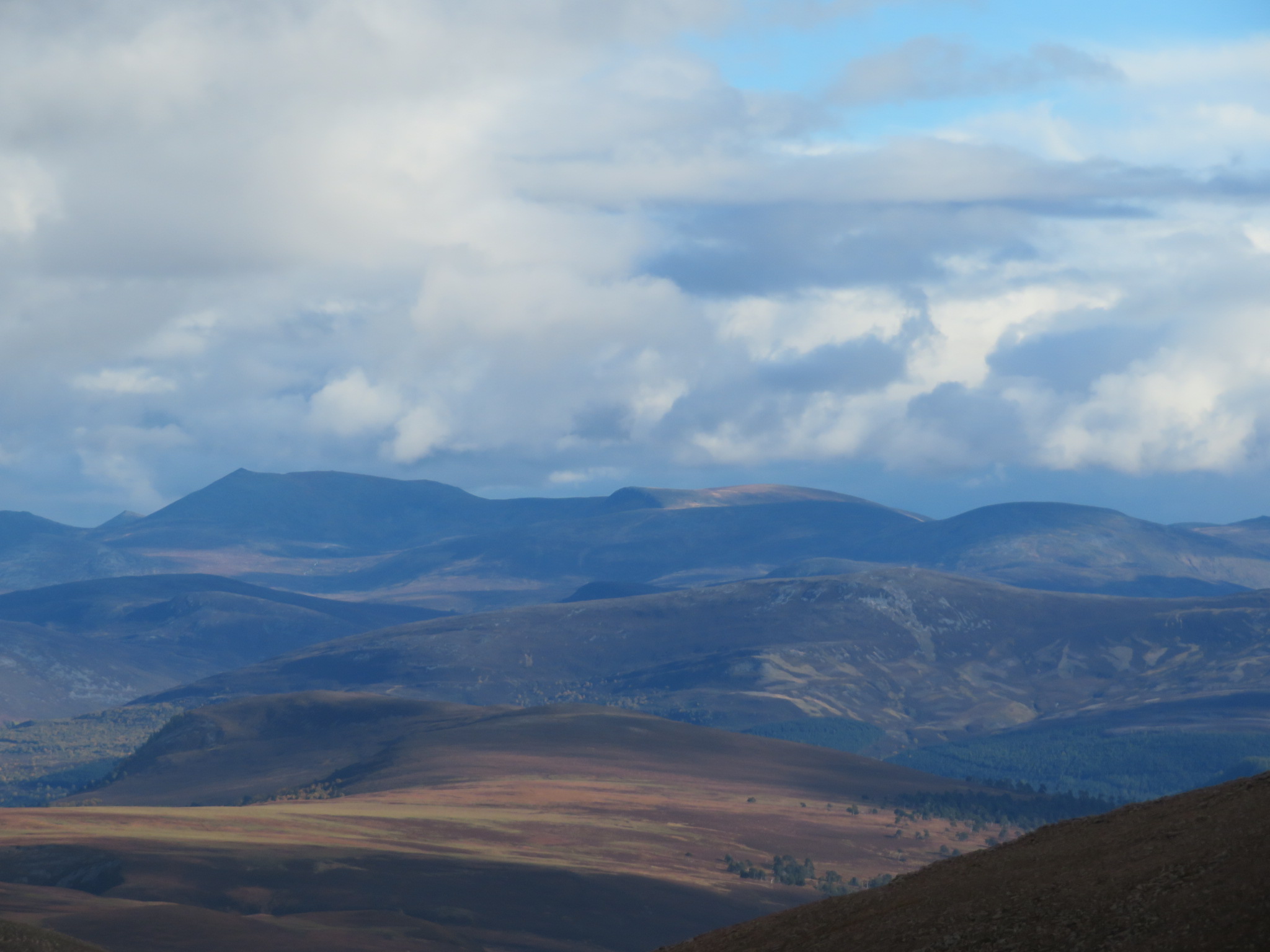 United Kingdom Scotland Cairngorms, Carn a'Mhaim, Lochnagar from Carn a Mhaim, Walkopedia