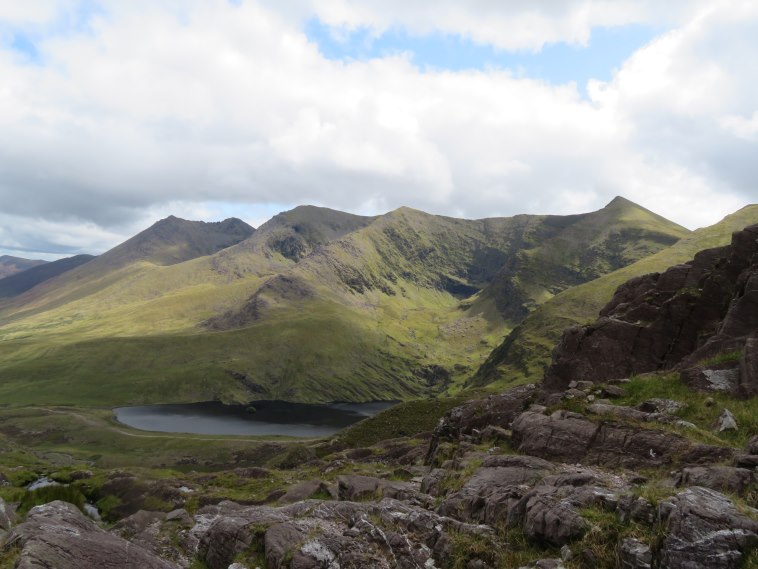 Ireland Kerry Iveragh Peninsula, MacGillycuddy's Reeks Traverse, East along Reeks from Bro O'shea, Walkopedia