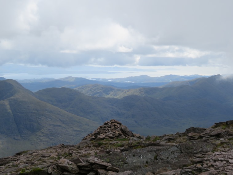 Ireland Kerry Iveragh Peninsula, MacGillycuddy's Reeks Traverse, South from Carrauntoohil summit, Walkopedia