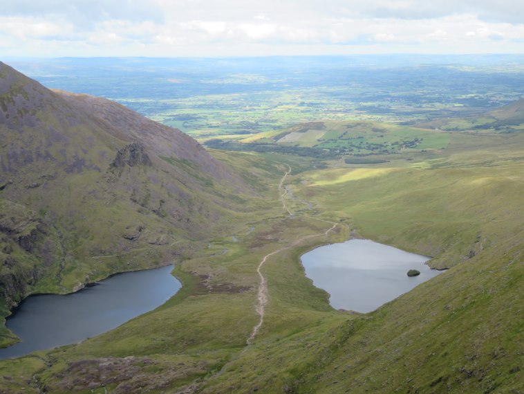 Ireland Kerry Iveragh Peninsula, MacGillycuddy's Reeks Traverse, Hag's Glen from Cnoc na Tionne, Walkopedia