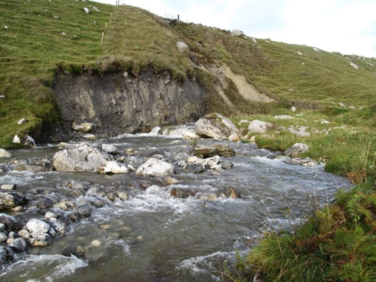 Ireland Kerry Iveragh Peninsula, Caher, The Caher River , Walkopedia
