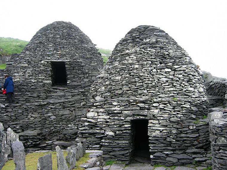 Ireland Kerry Iveragh Peninsula, Skellig Michael, Beehive Huts on Skellig Michael , Walkopedia