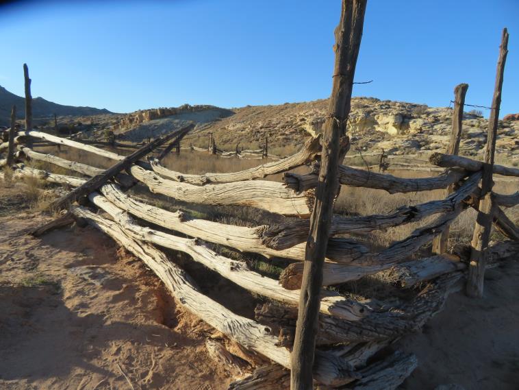 USA SW: Arches NP, Delicate Arch, Old corral, Walkopedia