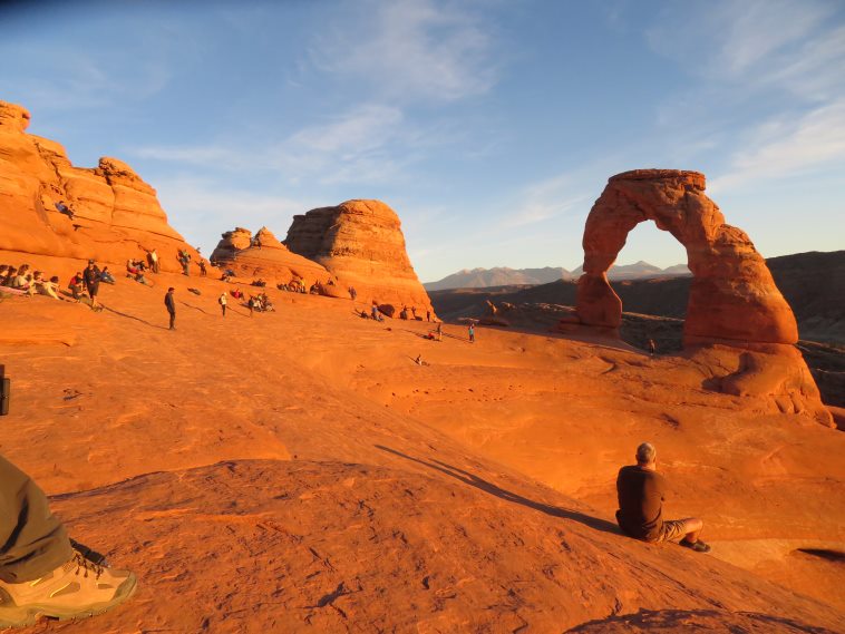 USA SW: Arches NP, Delicate Arch, The rock theatre, Walkopedia