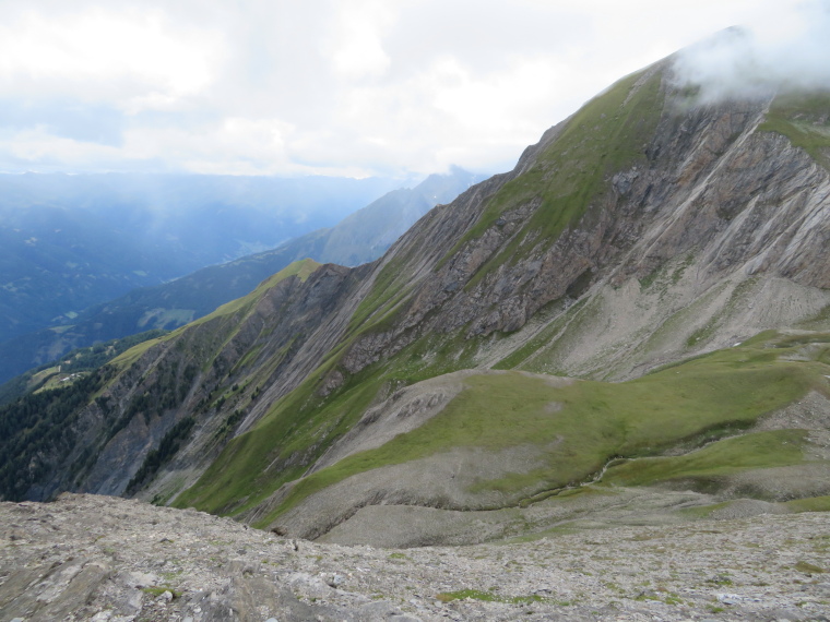 Austria Hohe Tauern, Sudetendeutscher Hohenweg , Change of world - turning into Durrenfled corrie, Walkopedia