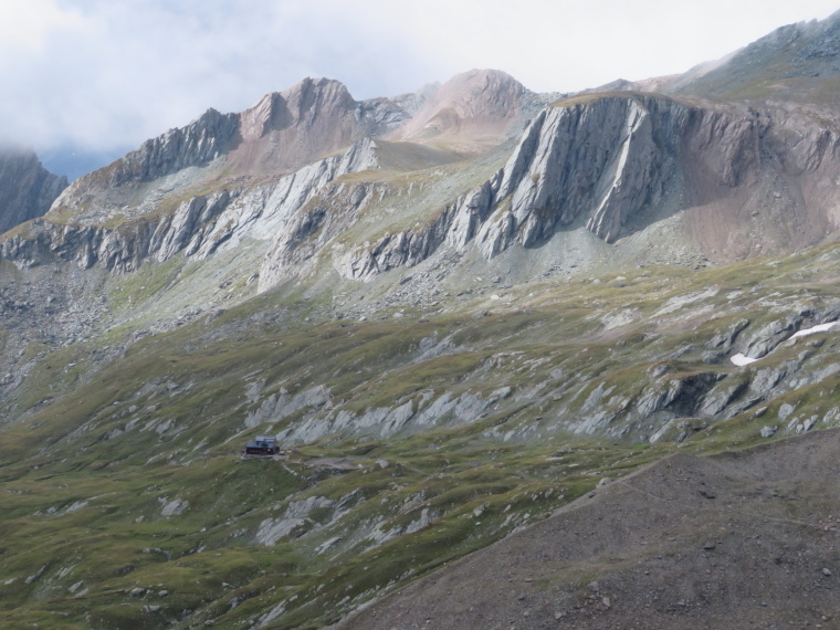 Austria Hohe Tauern, Sudetendeutscher Hohenweg , The hut from high pass, Walkopedia