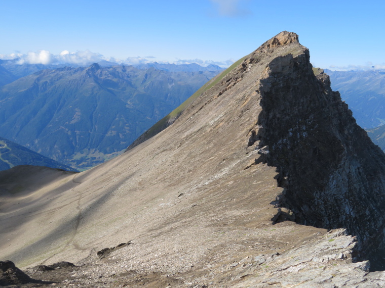 Austria Hohe Tauern, Sudetendeutscher Hohenweg , High Durrenfeld ridge, morning light, Walkopedia