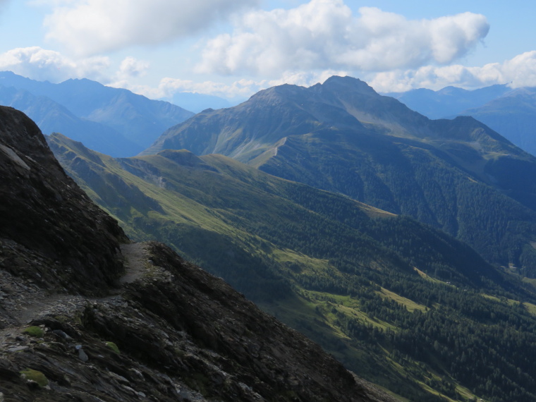 Austria Hohe Tauern, Sudetendeutscher Hohenweg , South along hohenweg, down lower Granatspitz ridge, Walkopedia