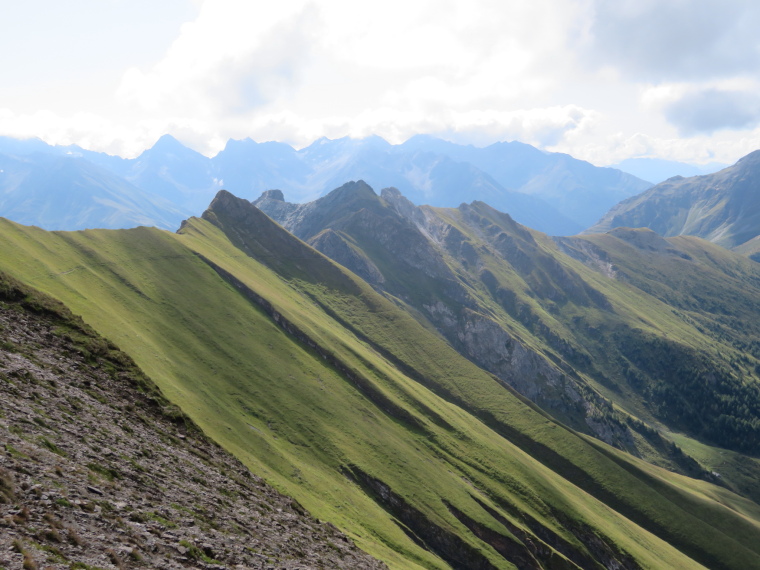 Austria Hohe Tauern, Sudetendeutscher Hohenweg , South along hohenweg, down lower Granatspitz ridge, Walkopedia