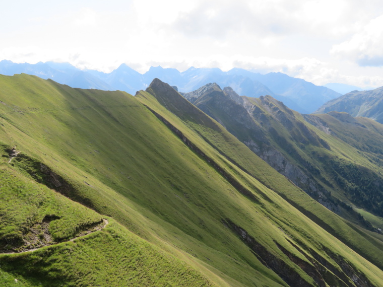 Austria Hohe Tauern, Sudetendeutscher Hohenweg , South along hohenweg, down lower Granatspitz ridge, Walkopedia