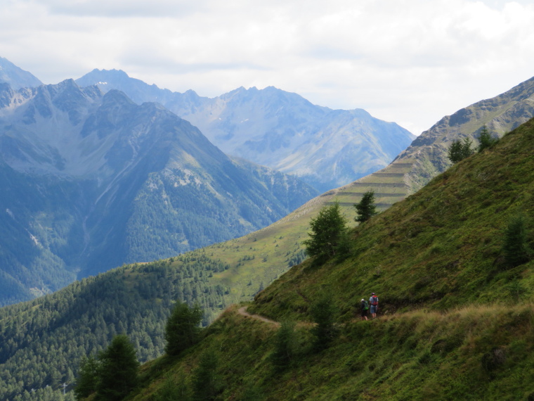 Austria Hohe Tauern, Europa Panoramaweg , Winding southward down upper Kals valley flanks, Walkopedia