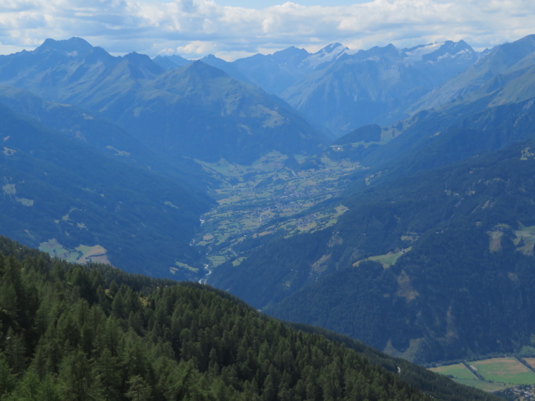 Austria Hohe Tauern, Europa Panoramaweg , Looking up Virgental, Walkopedia