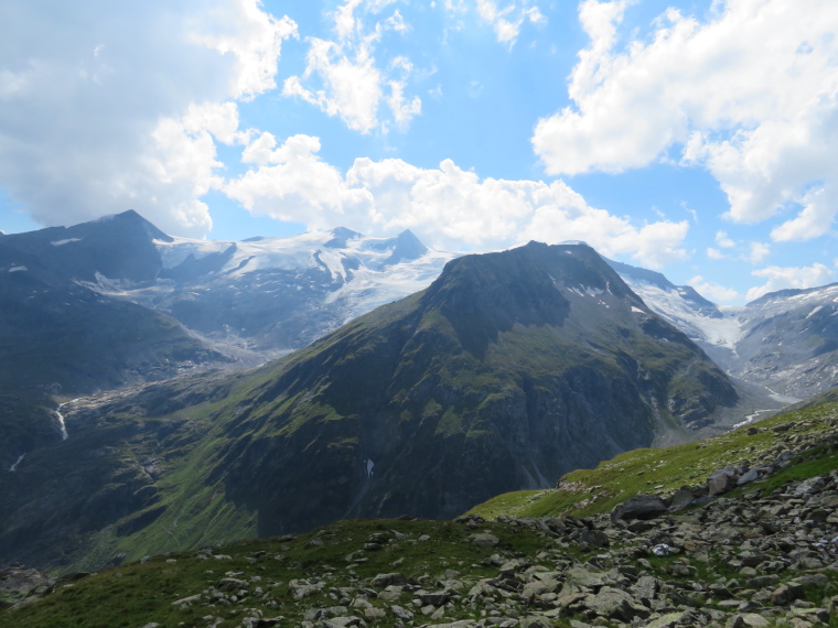 Austria Hohe Tauern, The Venediger Hohenweg , Day 6 - looking west from travserse above upper Gscloss valley,  Grossvenegider behind Kesselkopf, Walkopedia