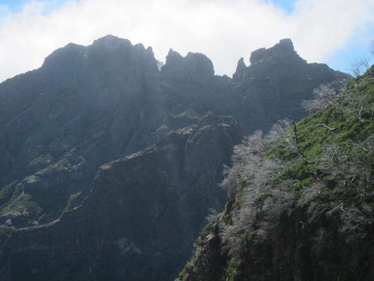 Portugal Madeira, Madeira , South to Torres from below Ruivo, Walkopedia