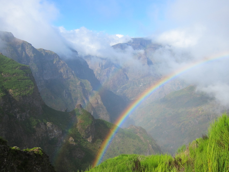 Portugal Madeira, Madeira ,  Bocca de Corrida to Pico Grande -  visual perfection, Walkopedia