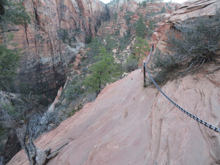 USA SW: Zion, West Rim Trail, Angel's Landing, early on, Walkopedia