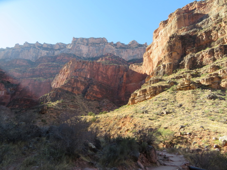USA SW: Grand Canyon, Crossing the Canyon , Bright Angel trail, looking up, afternoon light, Walkopedia