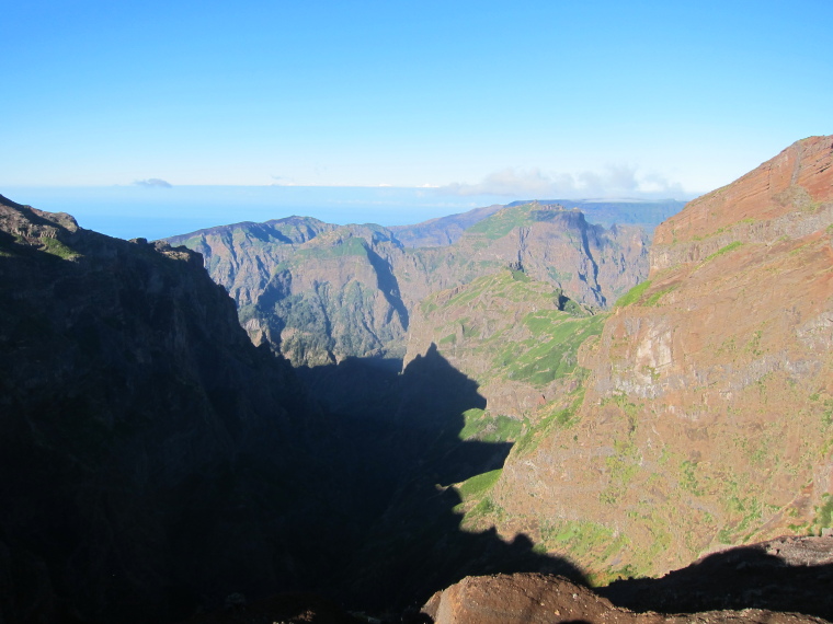 Portugal Madeira, Pico do Arieiro to Pico Ruivo, , Walkopedia