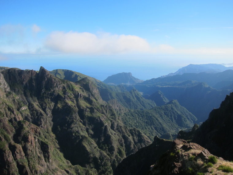 Portugal Madeira, Pico do Arieiro to Pico Ruivo, , Walkopedia