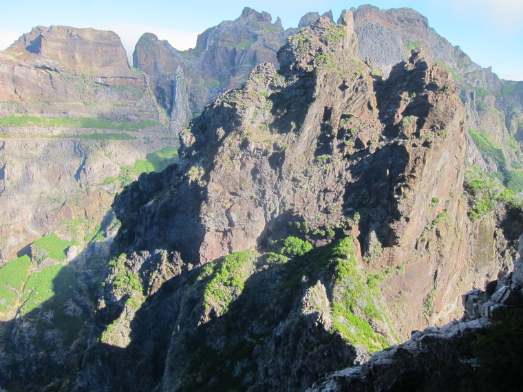 Portugal Madeira, Pico do Arieiro to Pico Ruivo, , Walkopedia