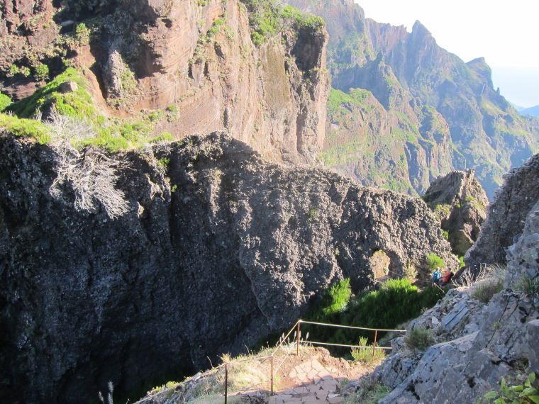 Portugal Madeira, Pico do Arieiro to Pico Ruivo, , Walkopedia