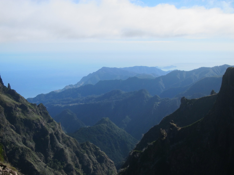 Portugal Madeira, Pico do Arieiro to Pico Ruivo, , Walkopedia