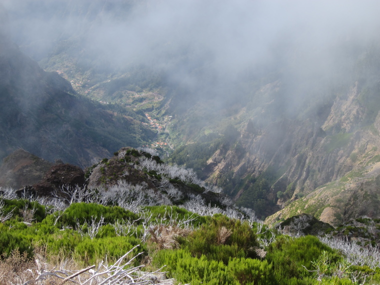 Portugal Madeira, Pico do Arieiro to Pico Ruivo, , Walkopedia