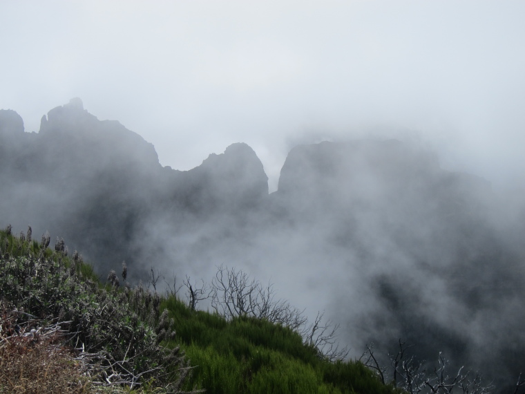 Portugal Madeira, Pico do Arieiro to Pico Ruivo, , Walkopedia