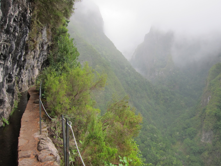 Portugal Madeira, Levada to Caldeirao Verde  , Sheer cliffs in Ribeira Grande, Walkopedia