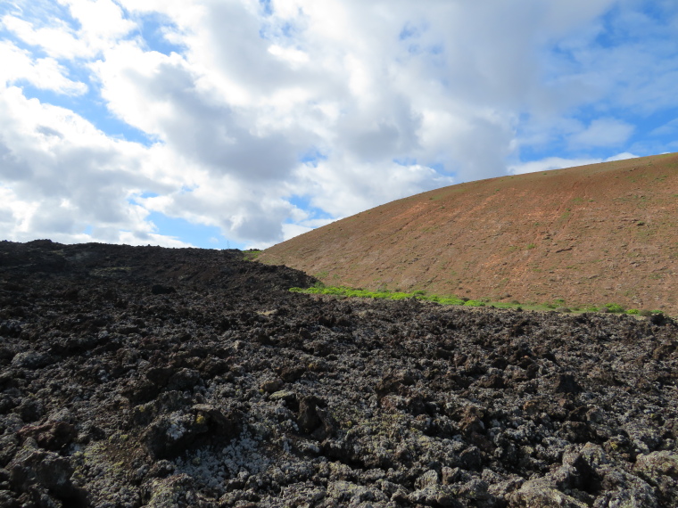 Spain Canary Islands: Lanzarote, Lanzarote, Caldera Blanca - lava flow limit, Walkopedia