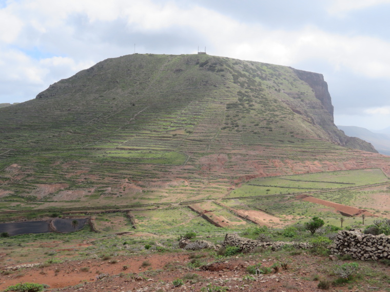 Spain Canary Islands: Lanzarote, Valleys West of Haria , Across the Rincon valley to Montana Ganada, Walkopedia