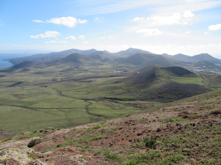 Spain Canary Islands: Lanzarote, La Geria; Montana Tinasoria , , Walkopedia