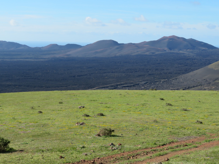 Spain Canary Islands: Lanzarote, La Geria; Montana Tinasoria , , Walkopedia