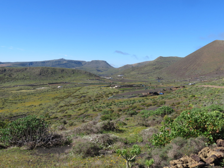 Spain Canary Islands: Lanzarote, Maguez Area  , Back south from track towards Corona, Walkopedia